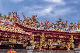 南宫体育-闽南鲸鲨队鏖战徽州黑豹队，冰球联赛小胜，替补奇兵立功。中场绞杀压制对手(棘龙杀死暴虐龙)