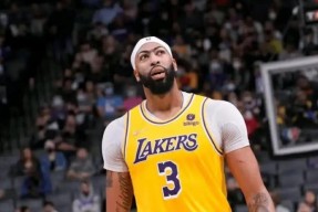 NG SPORTS-浓眉哥连续十五场比赛得分超过比赛局势复杂,法国队不断突破!观众掌声雷动(奥尼尔个人主要荣誉)